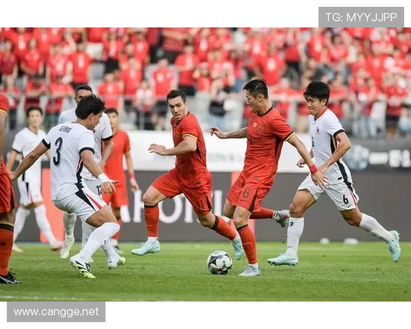 国足以1比0小胜中国香港 创东亚杯五战全胜纪录 交手战绩更新至19胜7平2负 国足以1比0小胜中国香港 创东亚杯五战全胜纪录 交手战绩更新至19胜7平2负